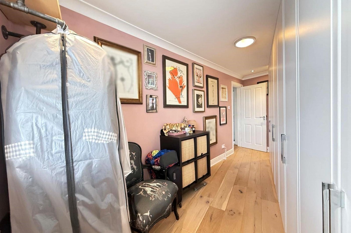 3 bedroom house for sale in London | Robinson Jackson