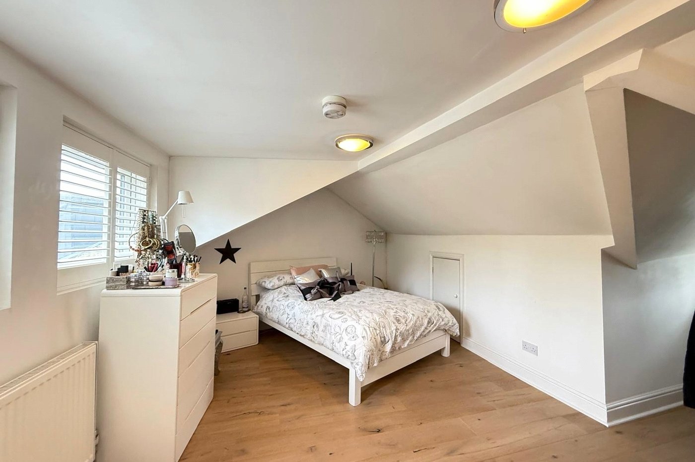 3 bedroom house for sale in London | Robinson Jackson