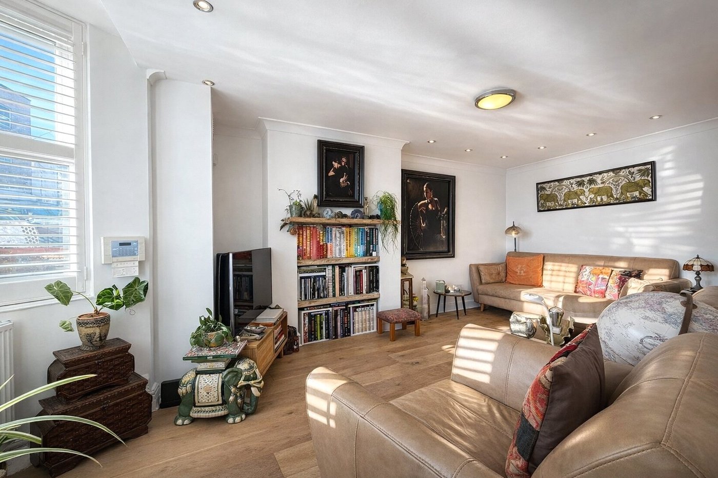 3 bedroom house for sale in London | Robinson Jackson