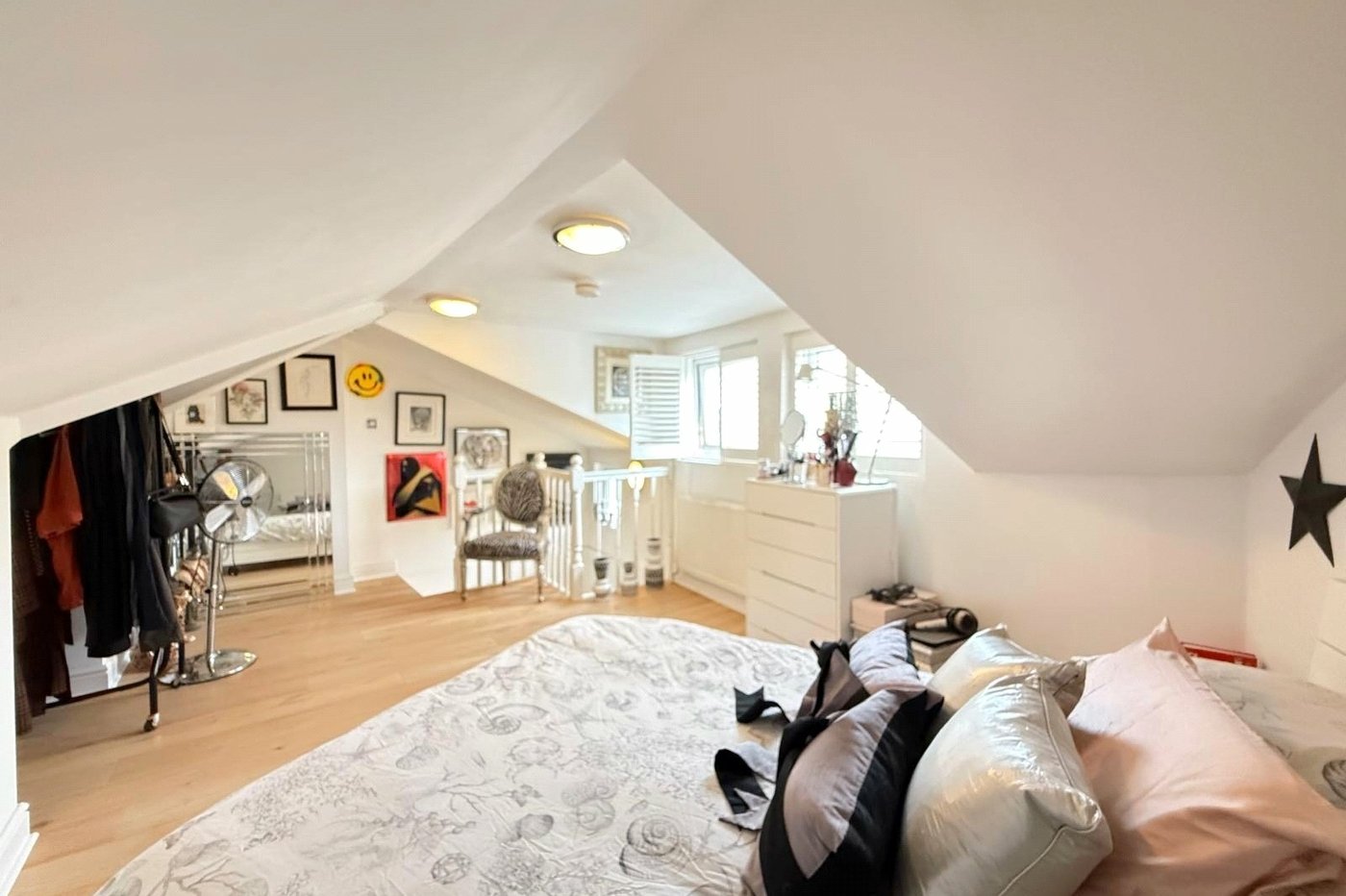 3 bedroom house for sale in London | Robinson Jackson