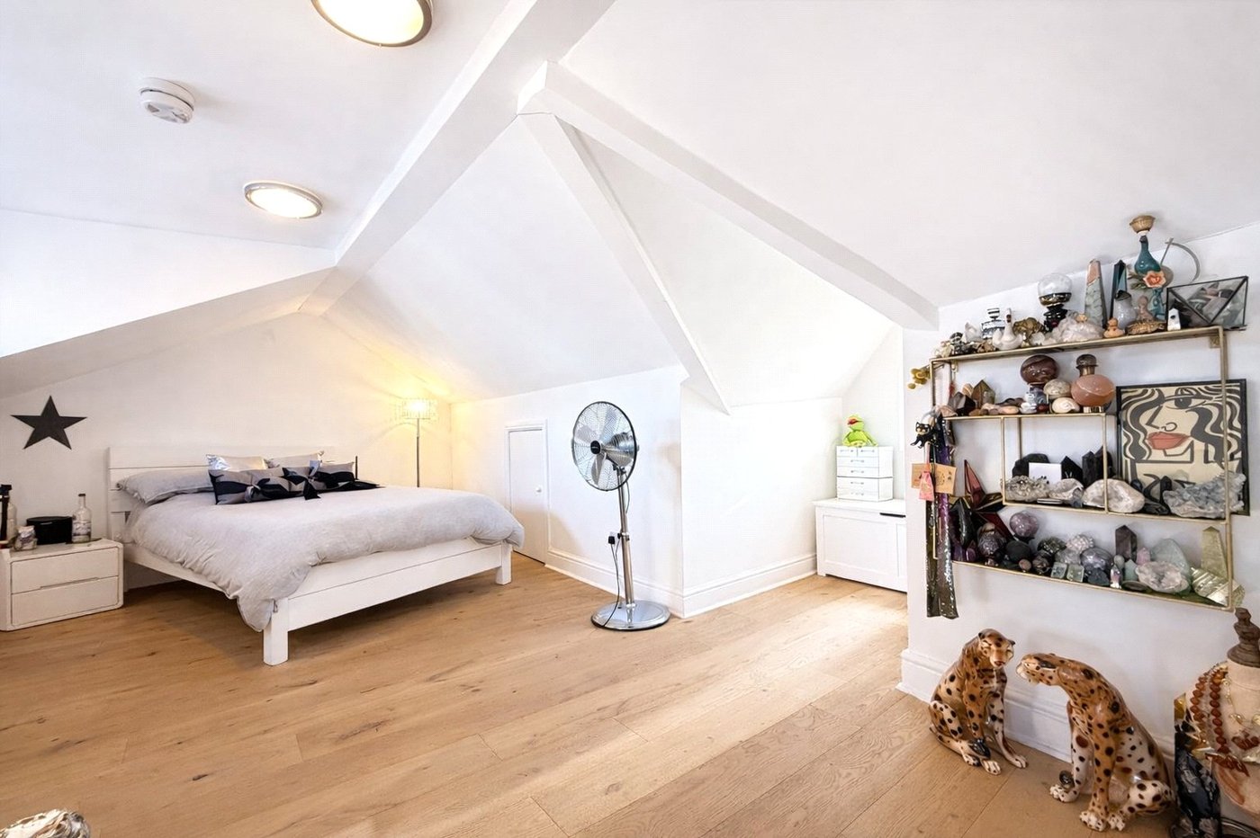 3 bedroom house for sale in London | Robinson Jackson