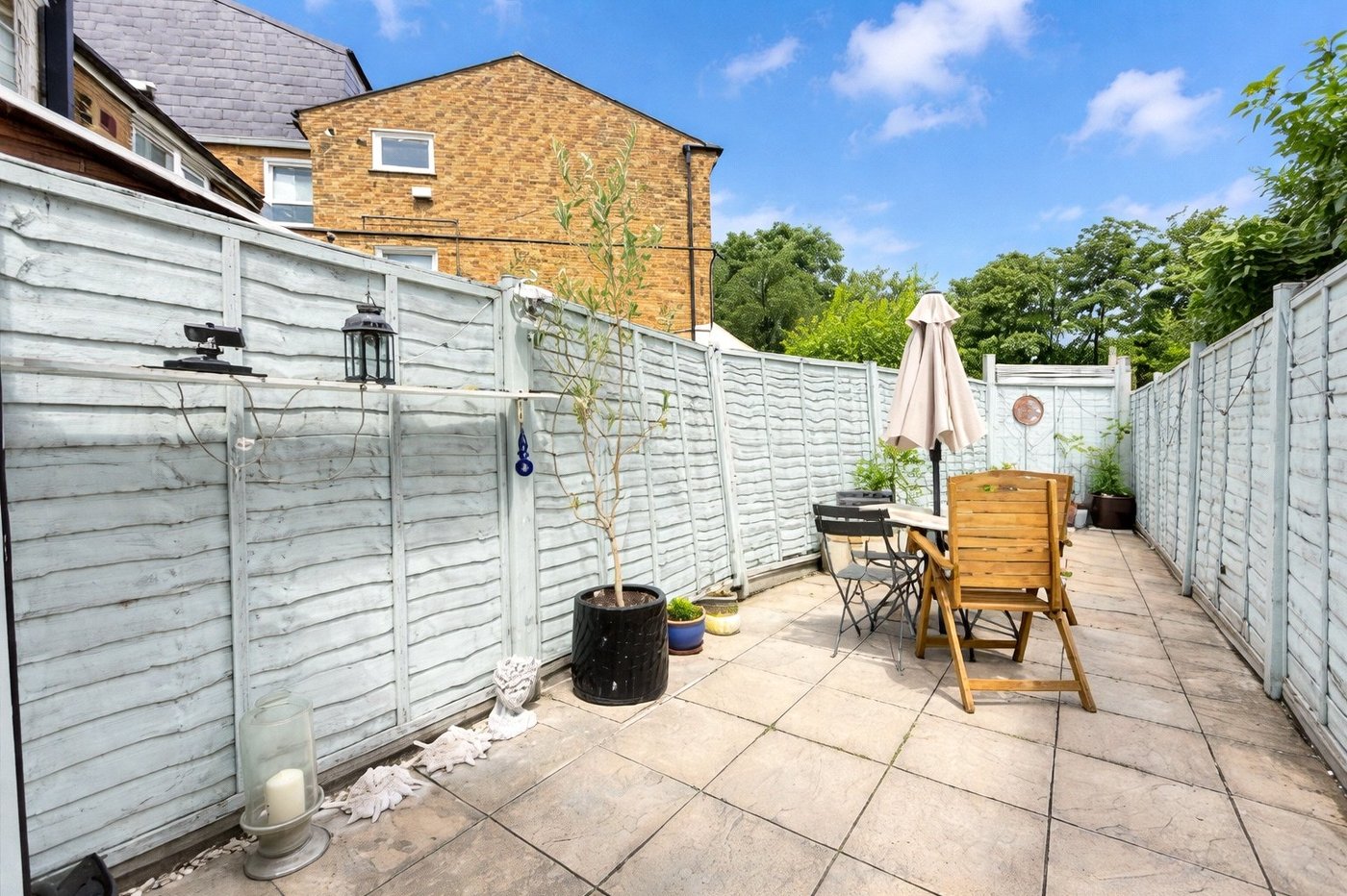 3 bedroom house for sale in London | Robinson Jackson