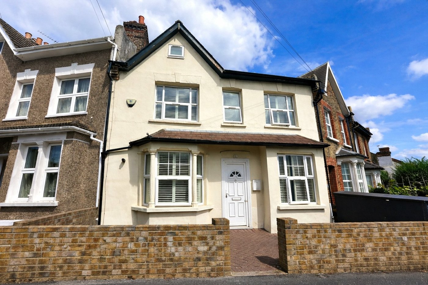 3 bedroom house for sale in London | Robinson Jackson