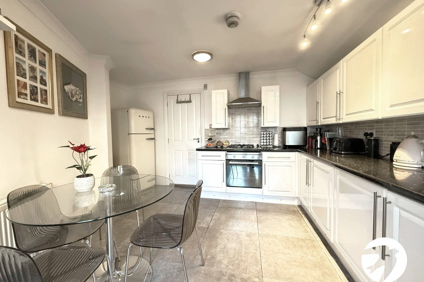 3 bedroom house for sale in London | Robinson Jackson