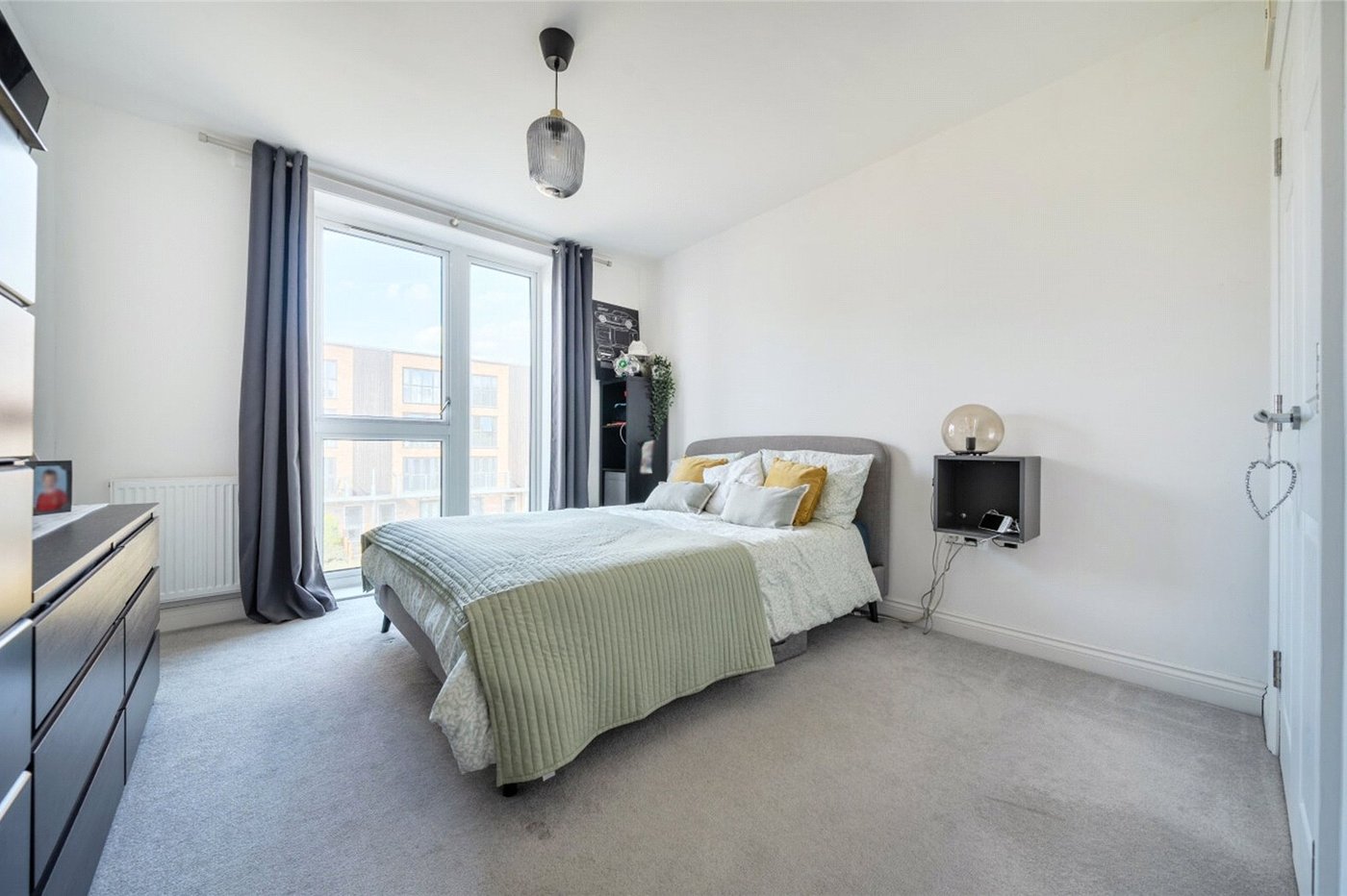 2 bedroom property for sale in Castle Hill | Robinson Jackson