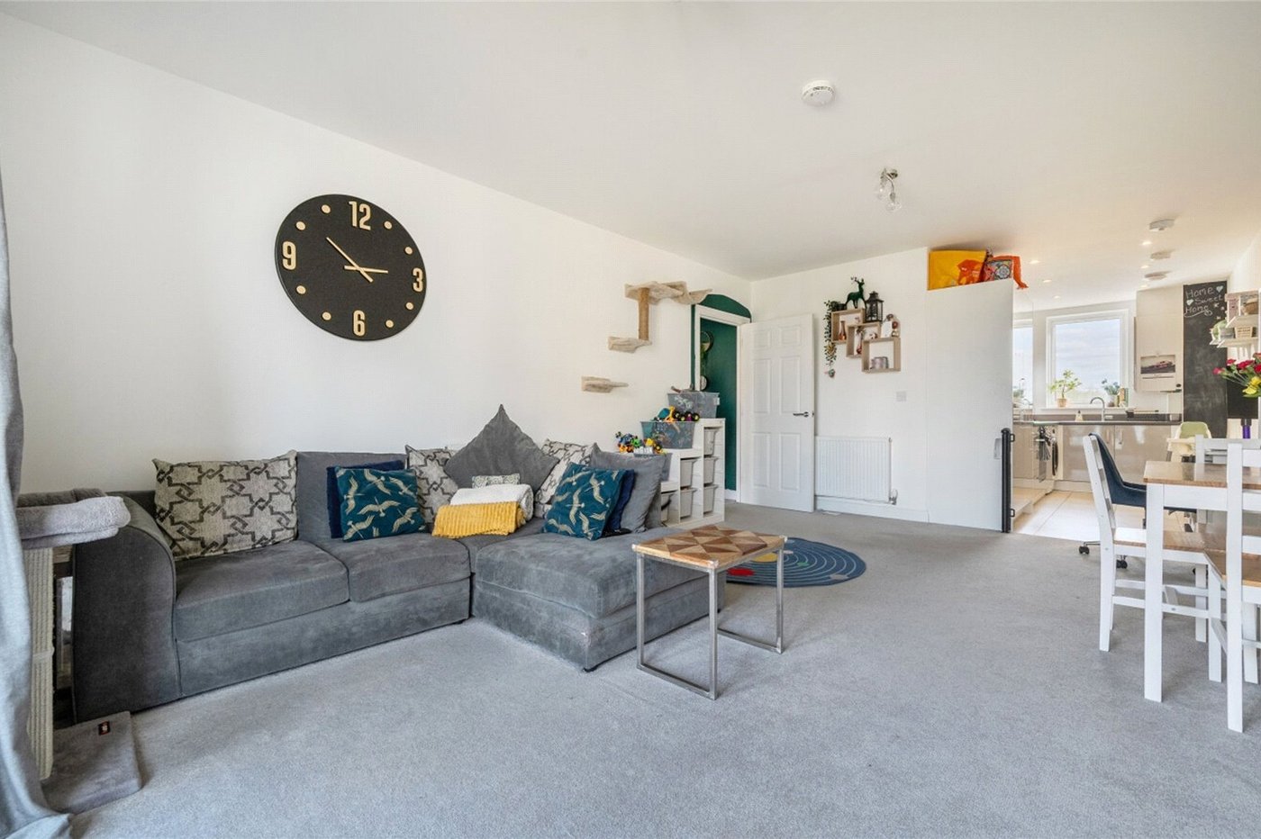 2 bedroom property for sale in Castle Hill | Robinson Jackson