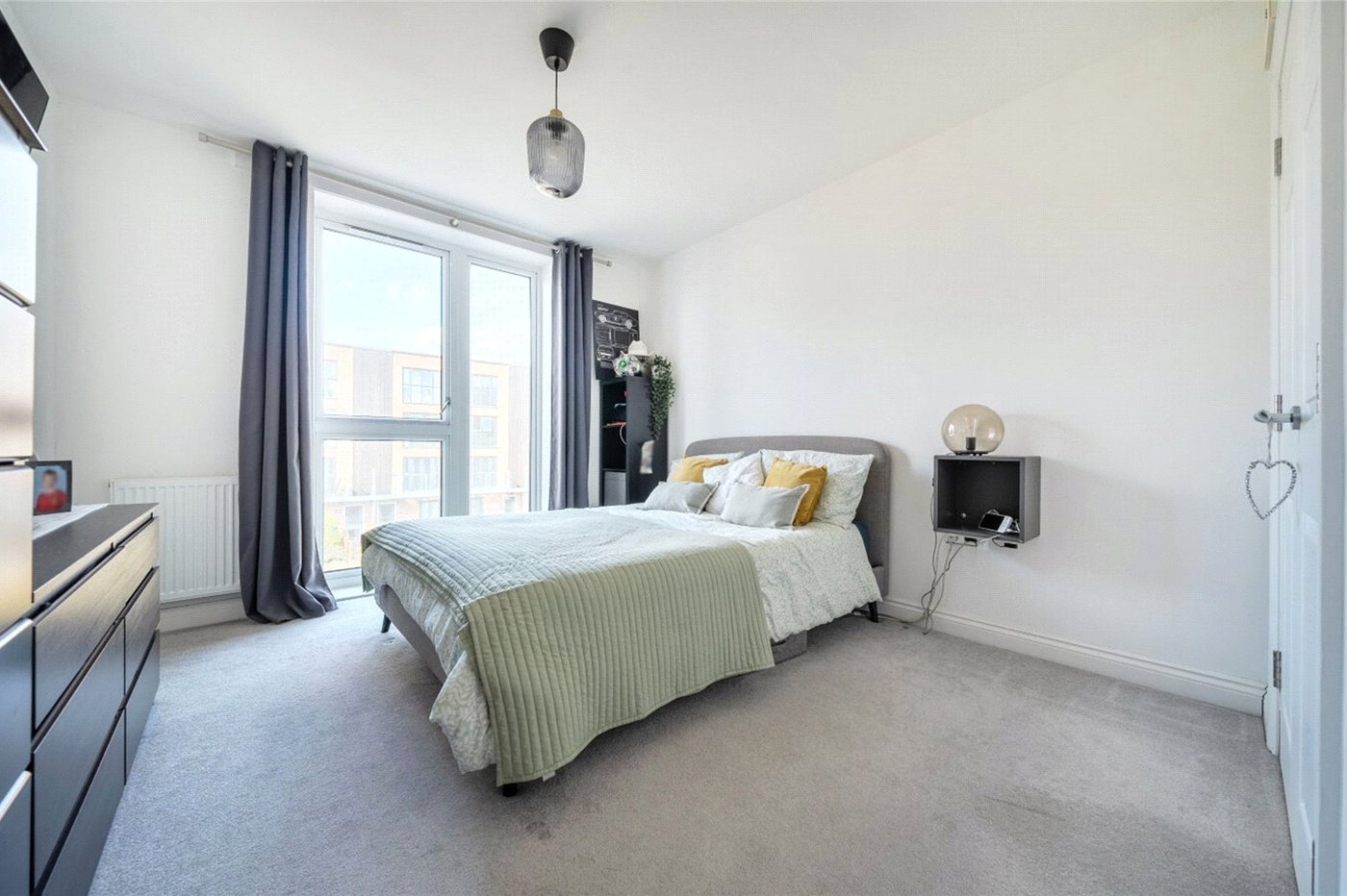 2 bedroom property for sale in Castle Hill | Robinson Jackson