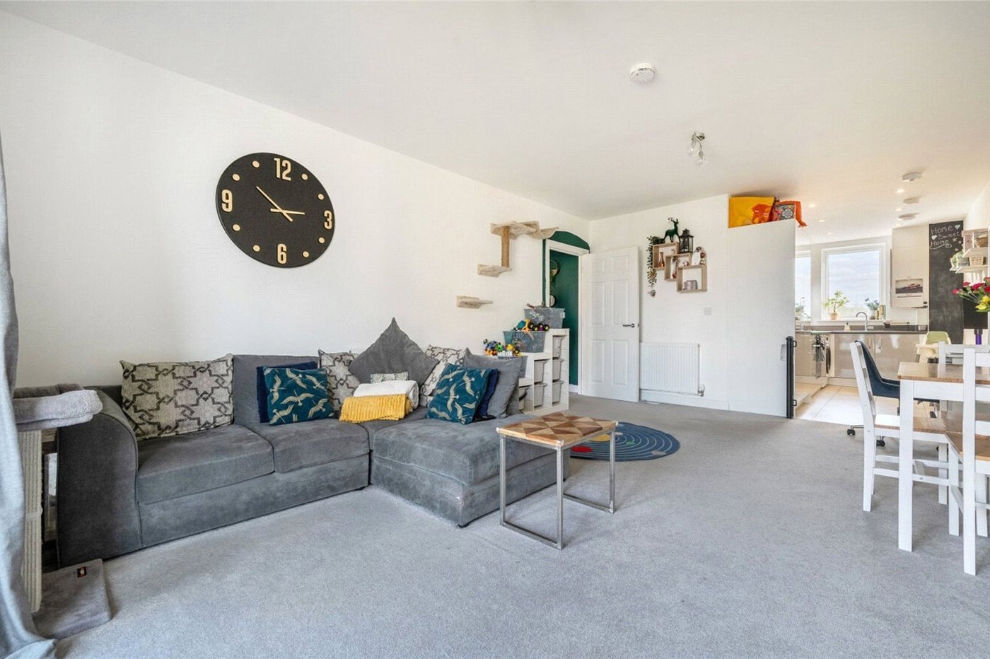 2 bedroom property for sale in Castle Hill | Robinson Jackson