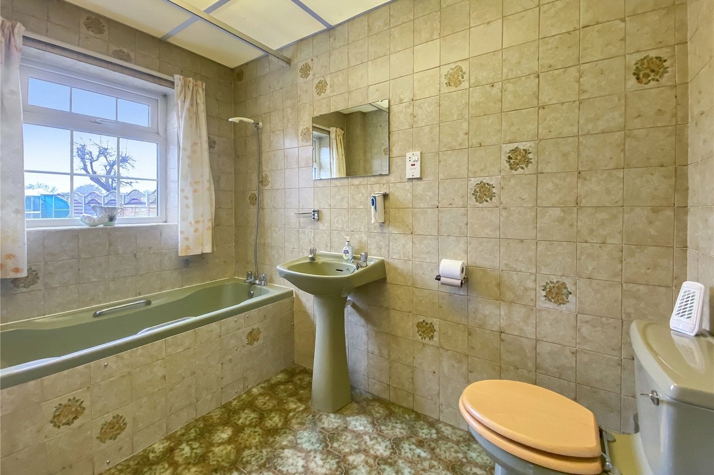 2 bedroom bungalow for sale in Sidcup | Robinson Jackson