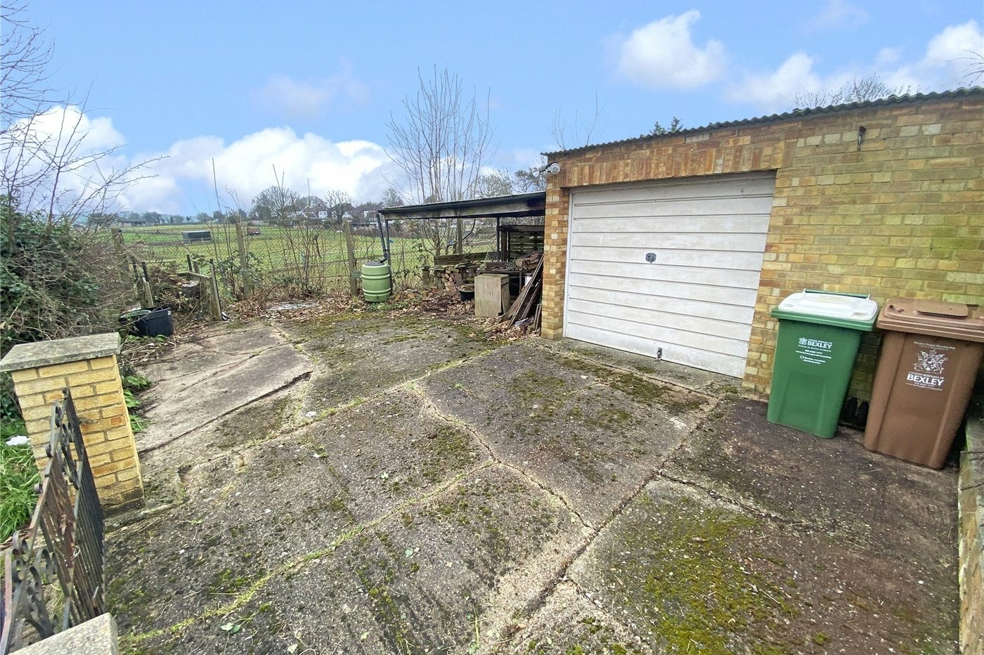 2 bedroom bungalow for sale in Sidcup | Robinson Jackson