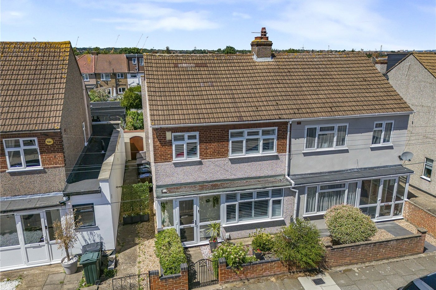 3 bedroom house for sale in West Dartford | Robinson Jackson
