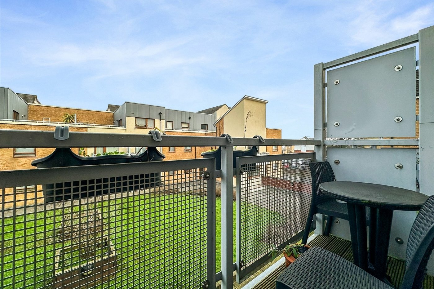 2 bedroom property for sale in Greenhithe | Robinson Jackson