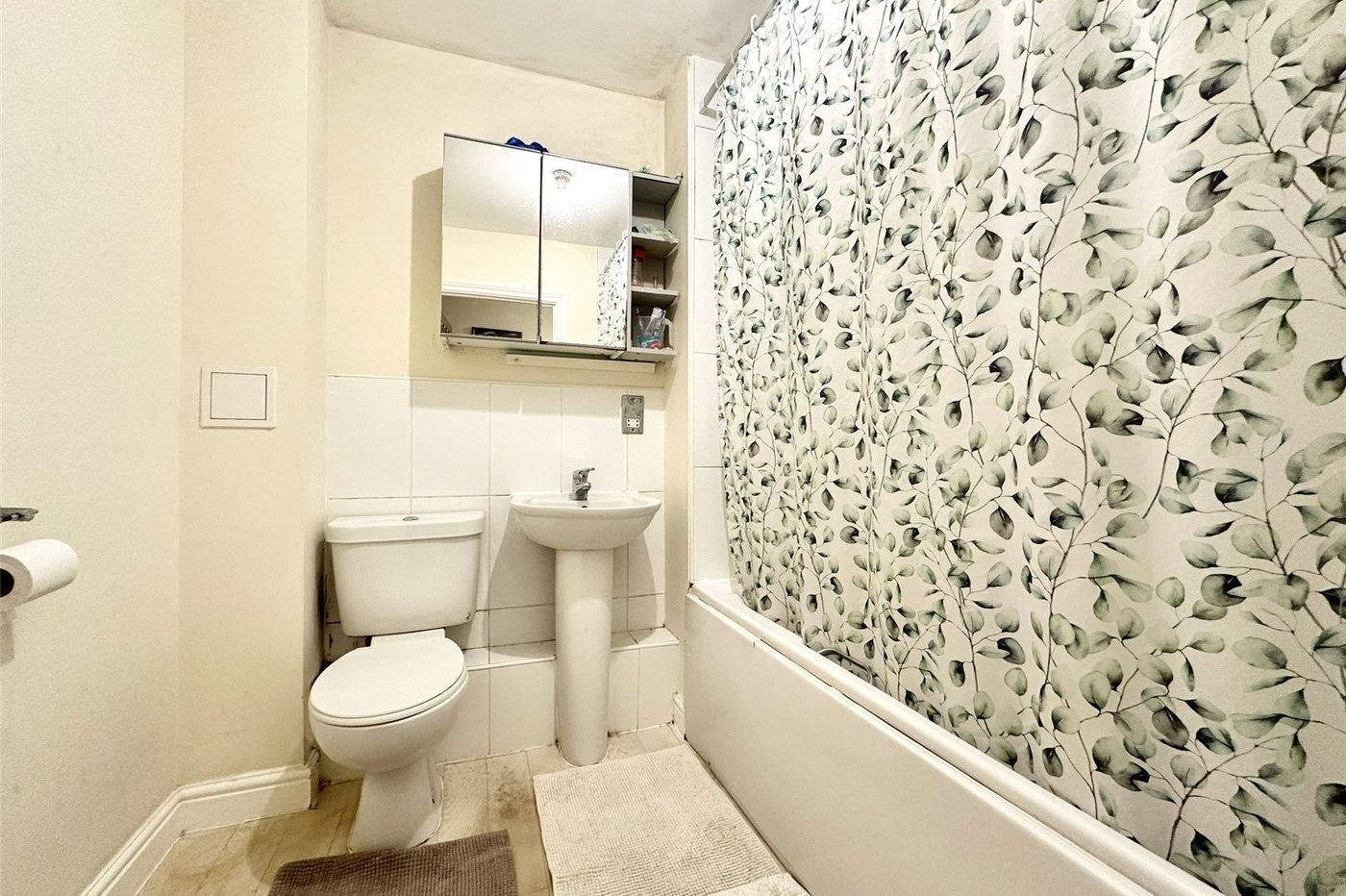 2 bedroom property for sale in Greenhithe | Robinson Jackson