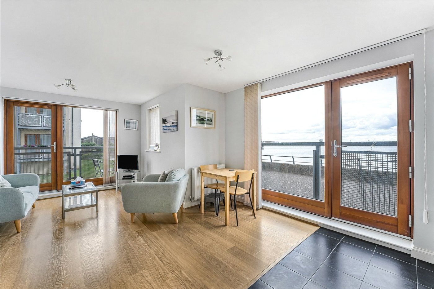 2 bedroom property for sale in Greenhithe | Robinson Jackson