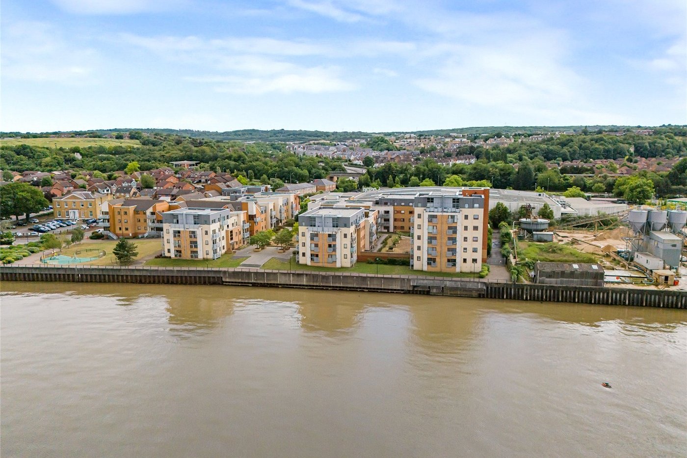 2 bedroom property for sale in Greenhithe | Robinson Jackson