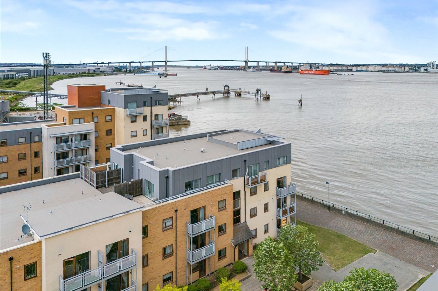 2 bedroom property for sale in Greenhithe | Robinson Jackson