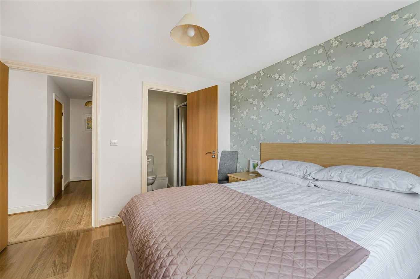 2 bedroom property for sale in Greenhithe | Robinson Jackson