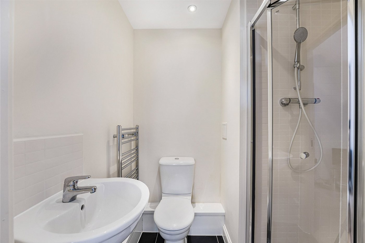2 bedroom property for sale in Greenhithe | Robinson Jackson