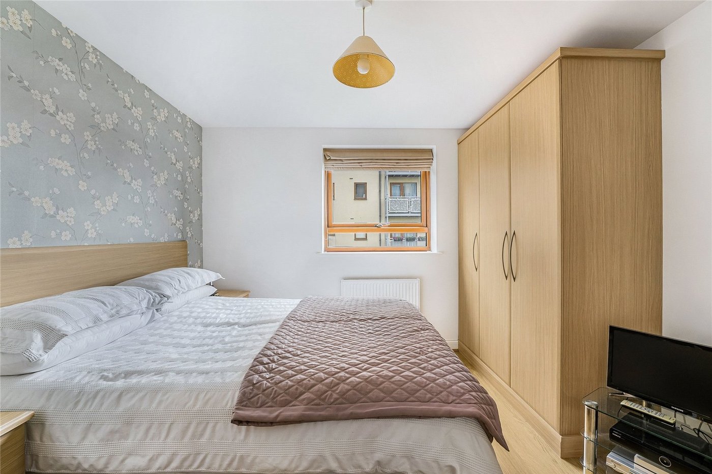 2 bedroom property for sale in Greenhithe | Robinson Jackson