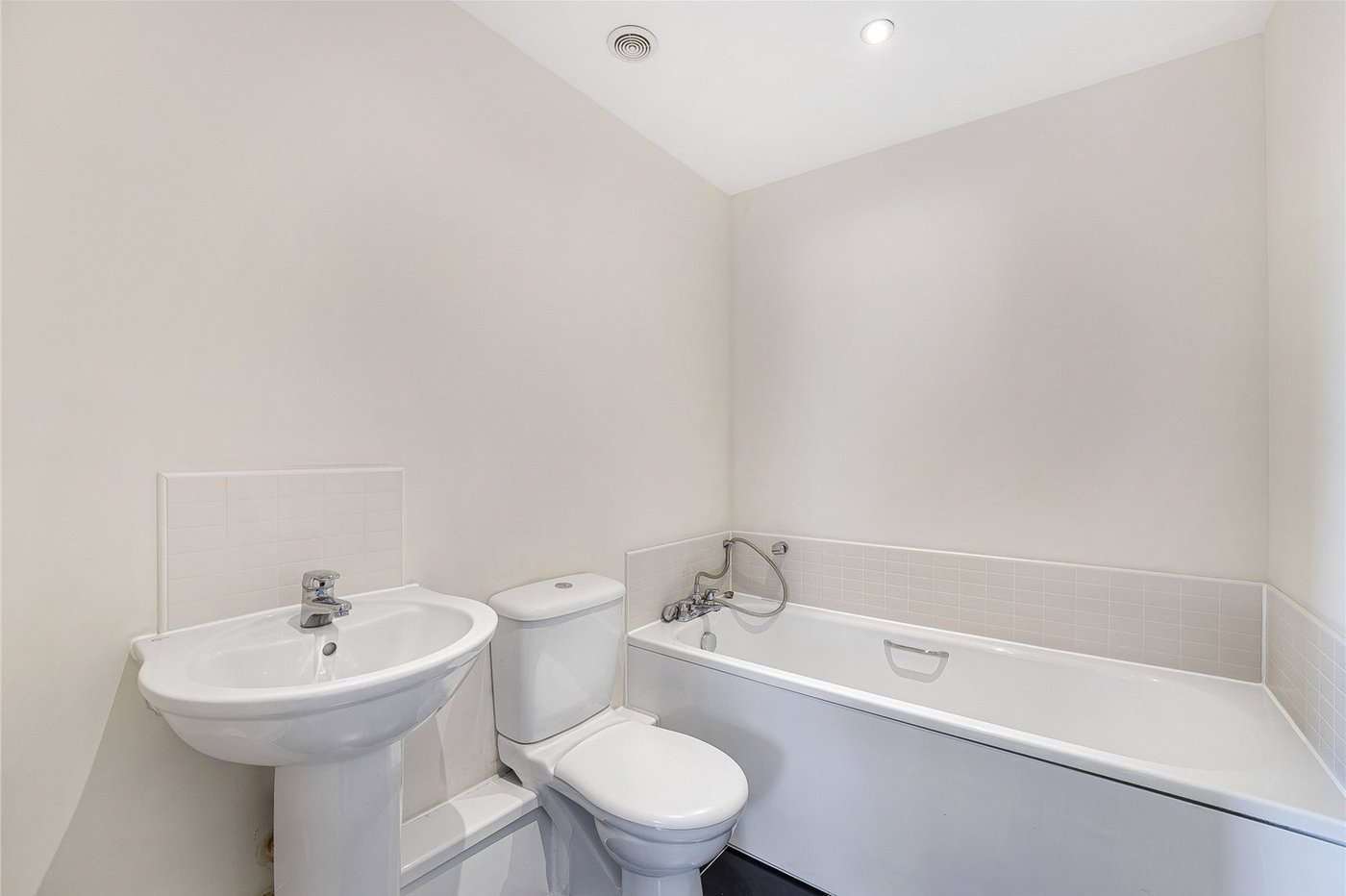 2 bedroom property for sale in Greenhithe | Robinson Jackson