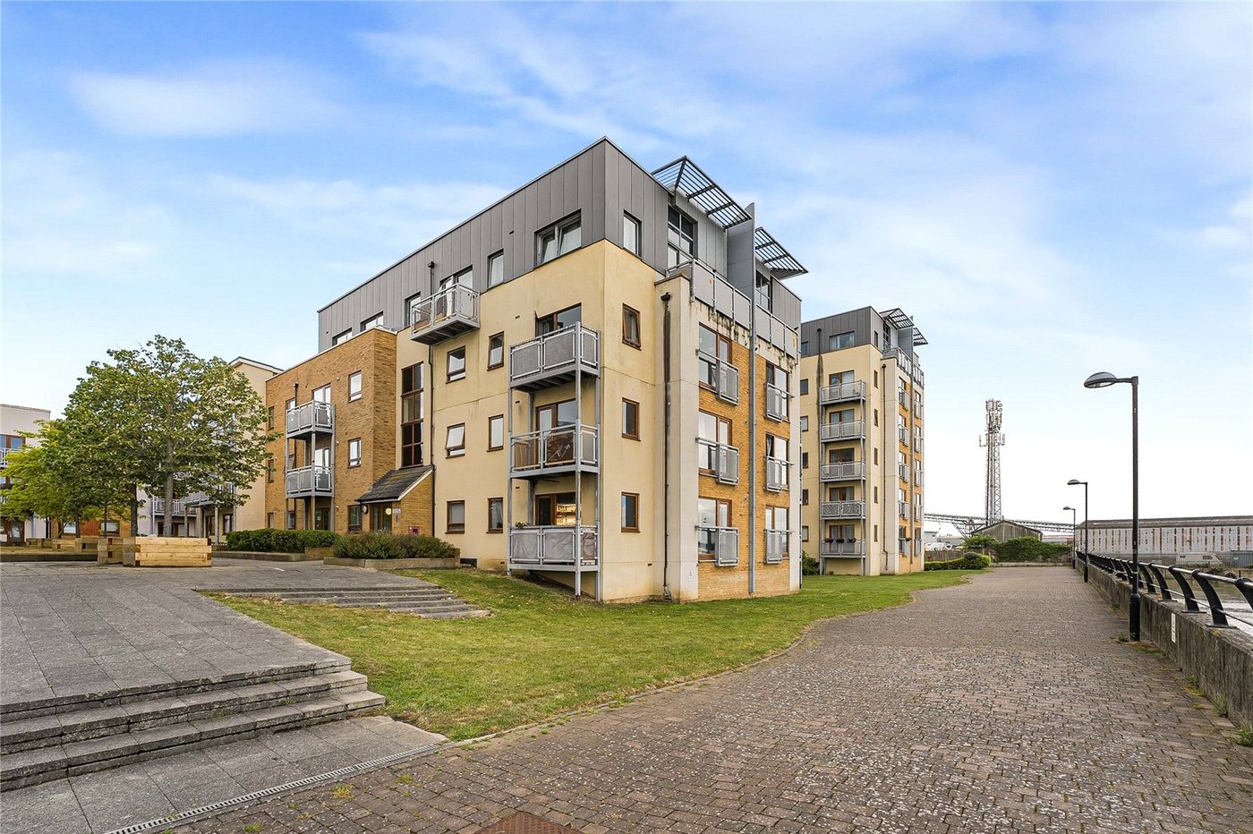 2 bedroom property for sale in Greenhithe | Robinson Jackson