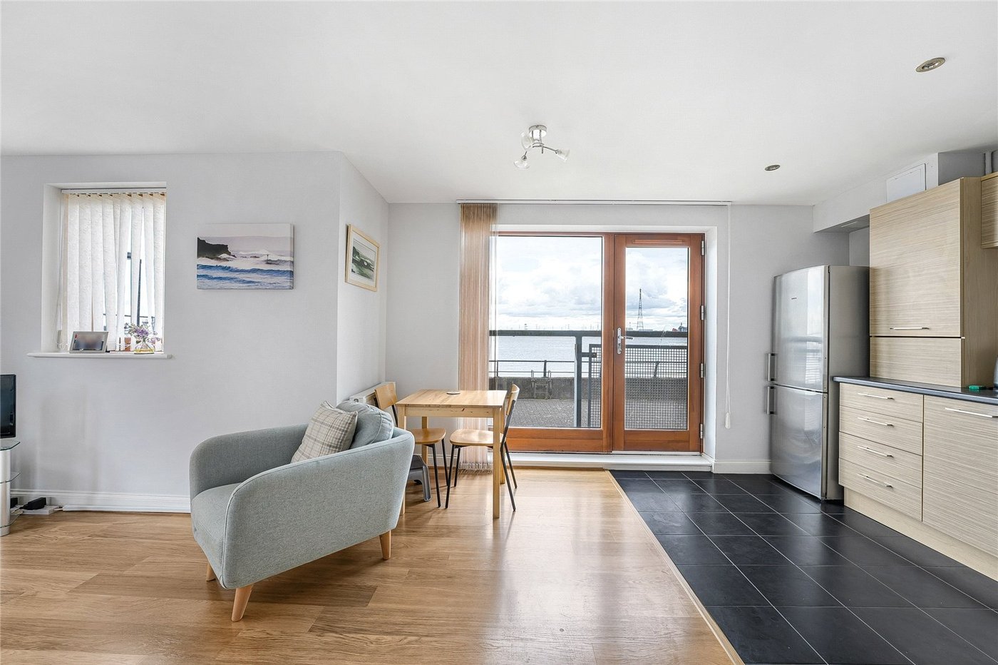 2 bedroom property for sale in Greenhithe | Robinson Jackson