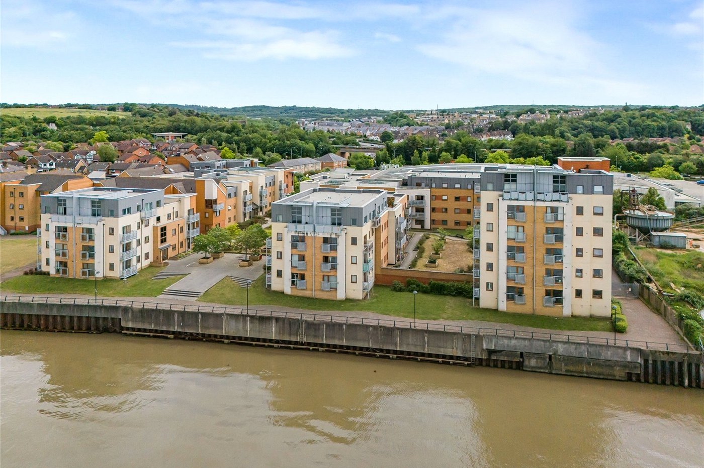 2 bedroom property for sale in Greenhithe | Robinson Jackson