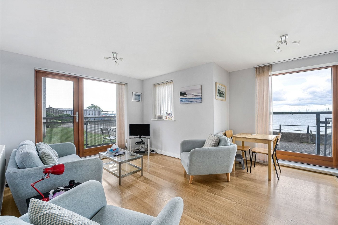 2 bedroom property for sale in Greenhithe | Robinson Jackson