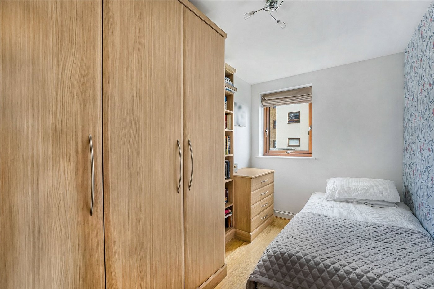 2 bedroom property for sale in Greenhithe | Robinson Jackson