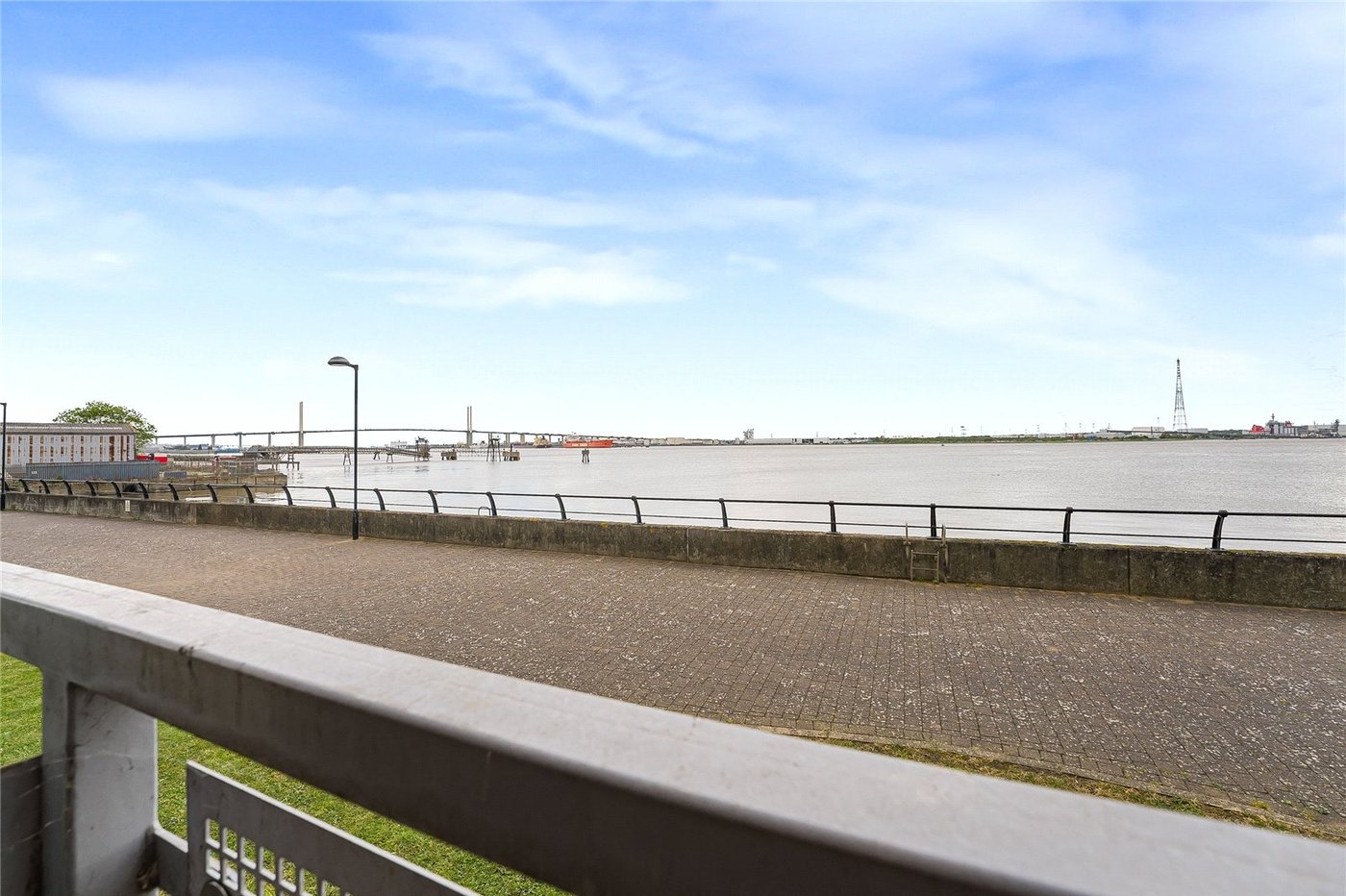 2 bedroom property for sale in Greenhithe | Robinson Jackson