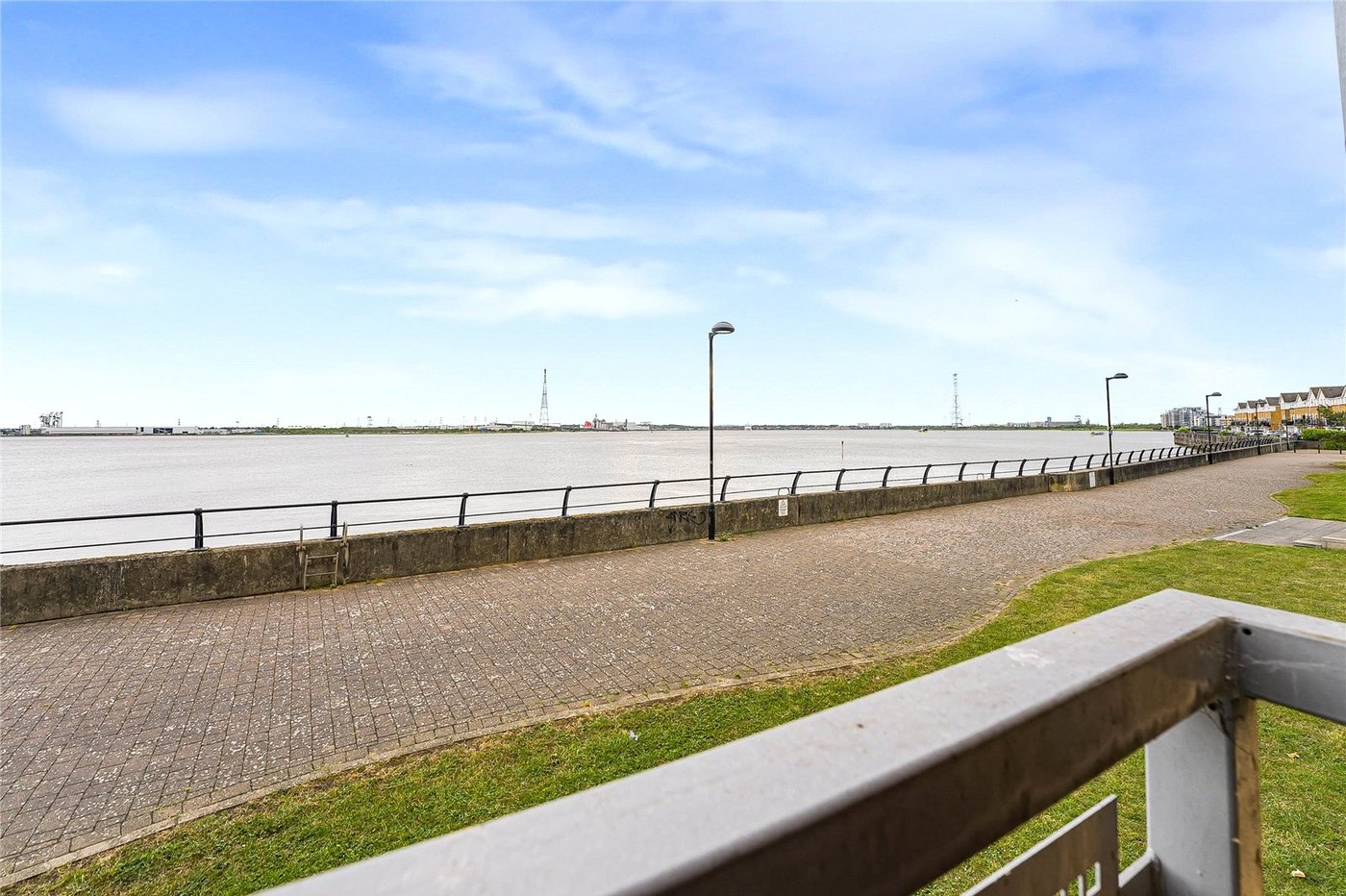 2 bedroom property for sale in Greenhithe | Robinson Jackson
