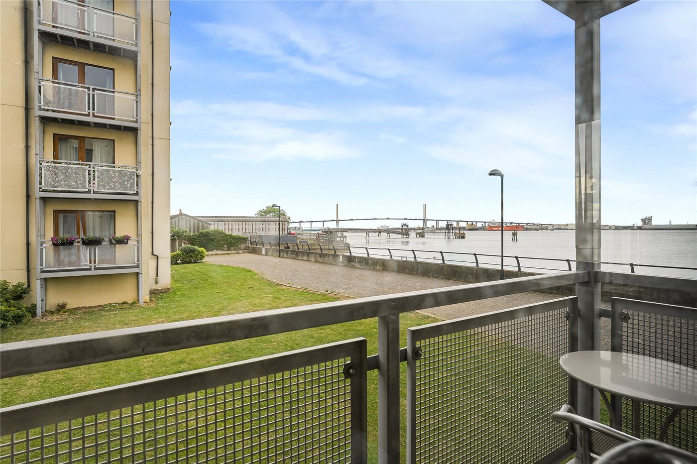 2 bedroom property for sale in Greenhithe | Robinson Jackson