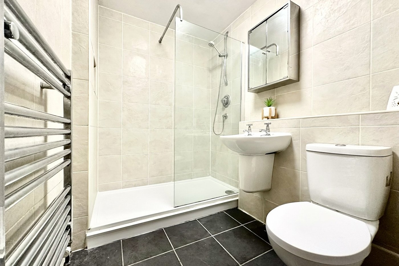 1 bedroom property for sale in Greenhithe | Robinson Jackson