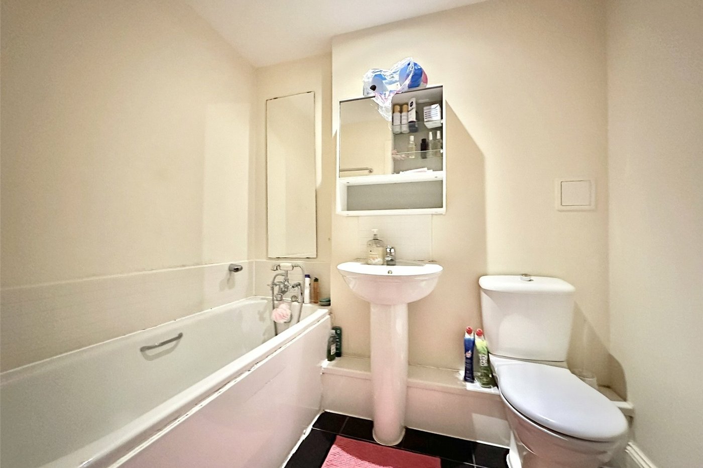 2 bedroom property for sale in Greenhithe | Robinson Jackson