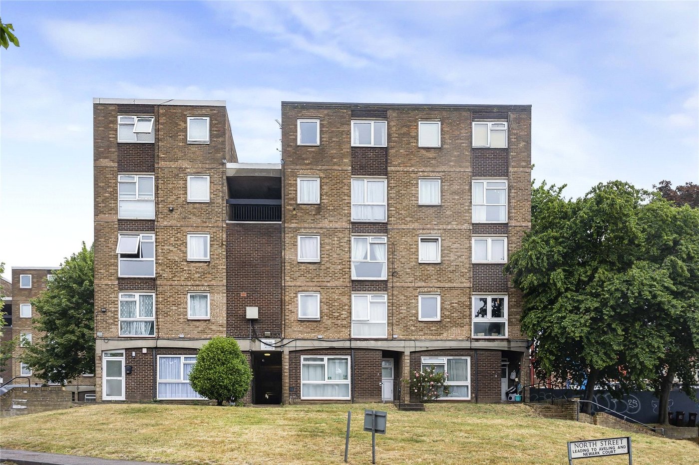 3 bedroom property for sale in Rochester | Robinson Michael & Jackson