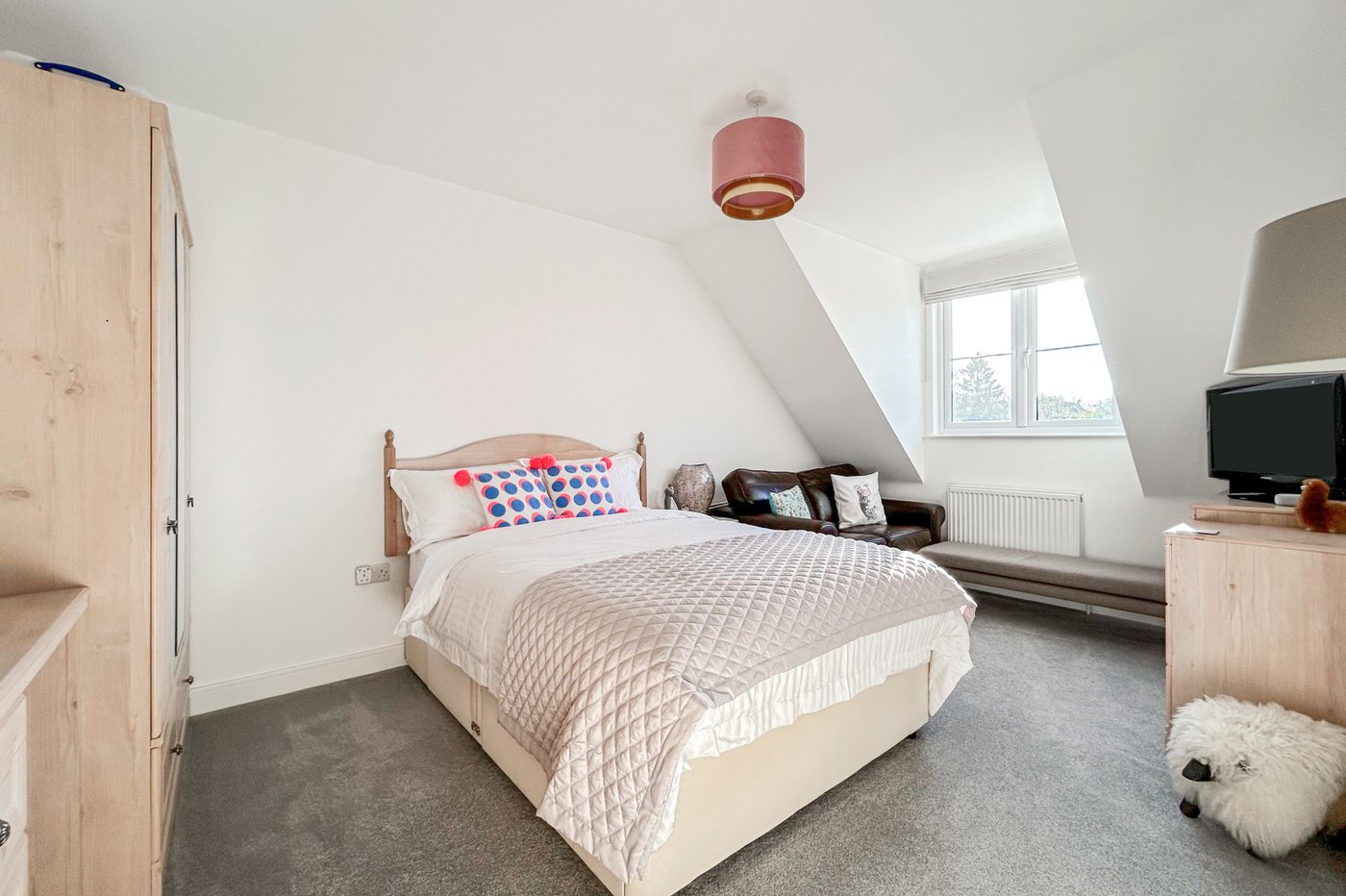 4 bedroom house for sale in Rainham | Robinson Michael & Jackson