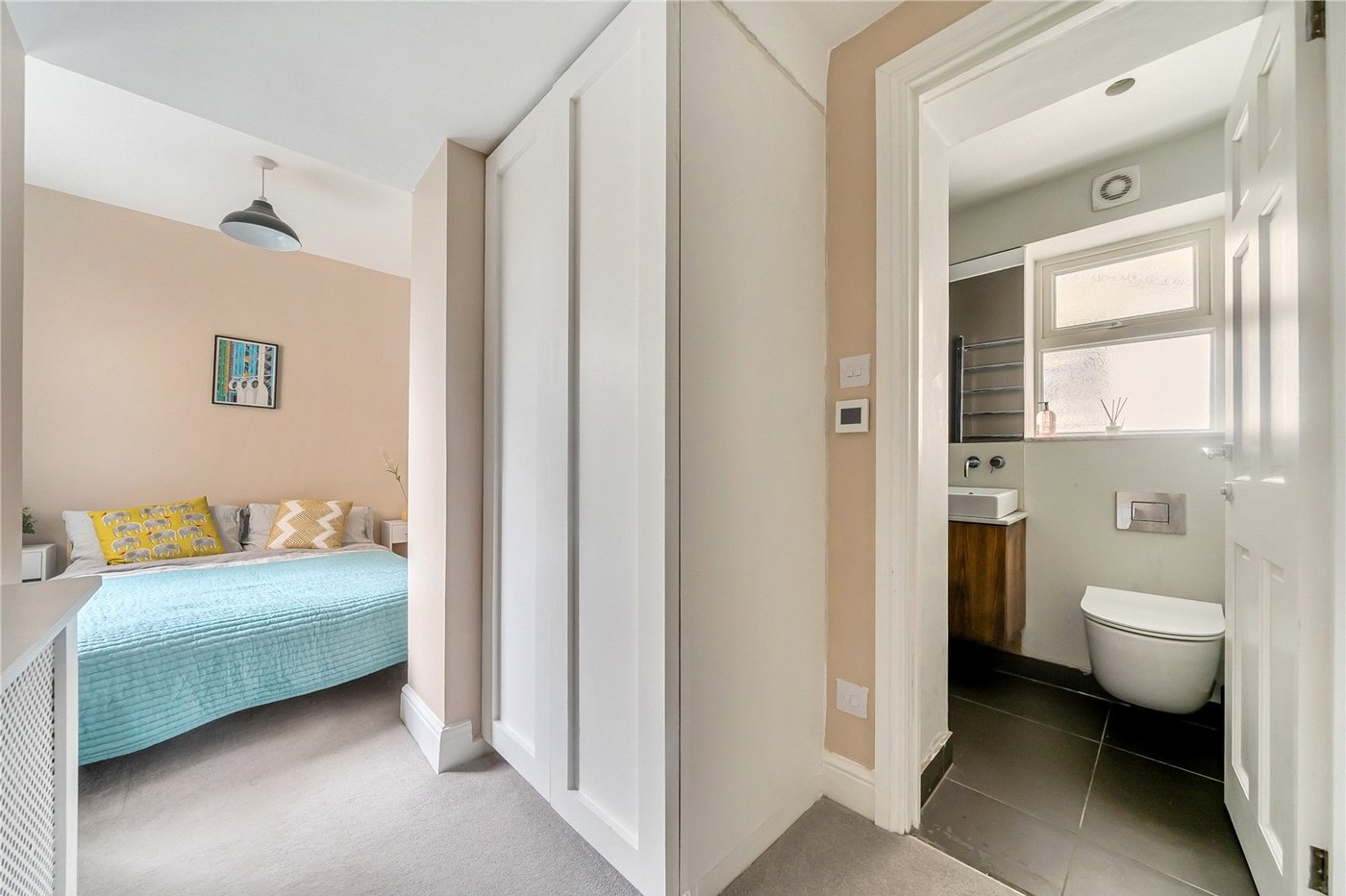 2 bedroom property for sale in London | Robinson Jackson