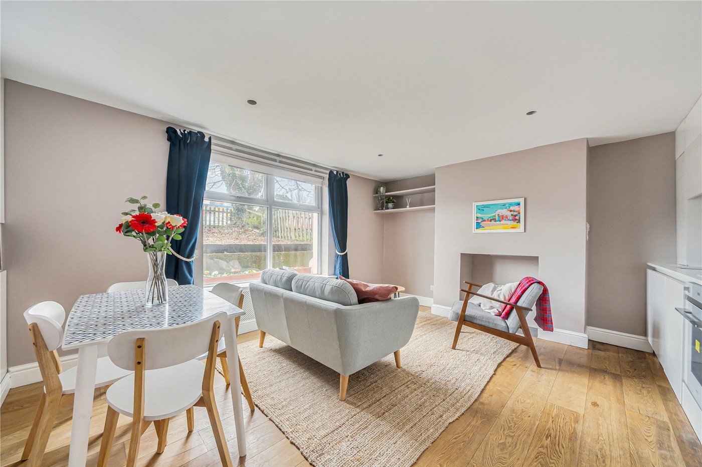 2 bedroom property for sale in London | Robinson Jackson