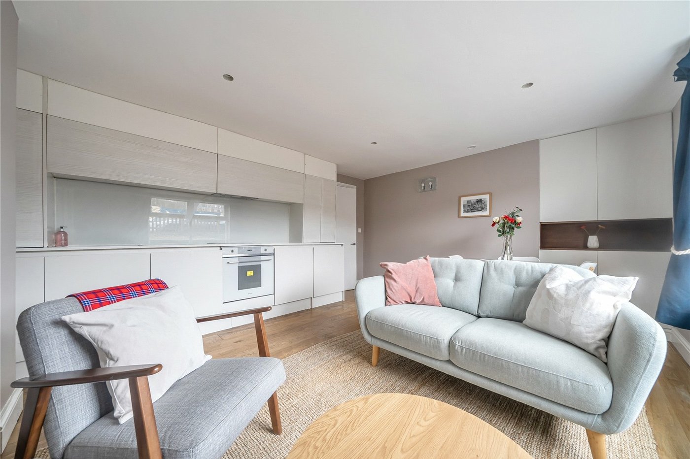 2 bedroom property for sale in London | Robinson Jackson