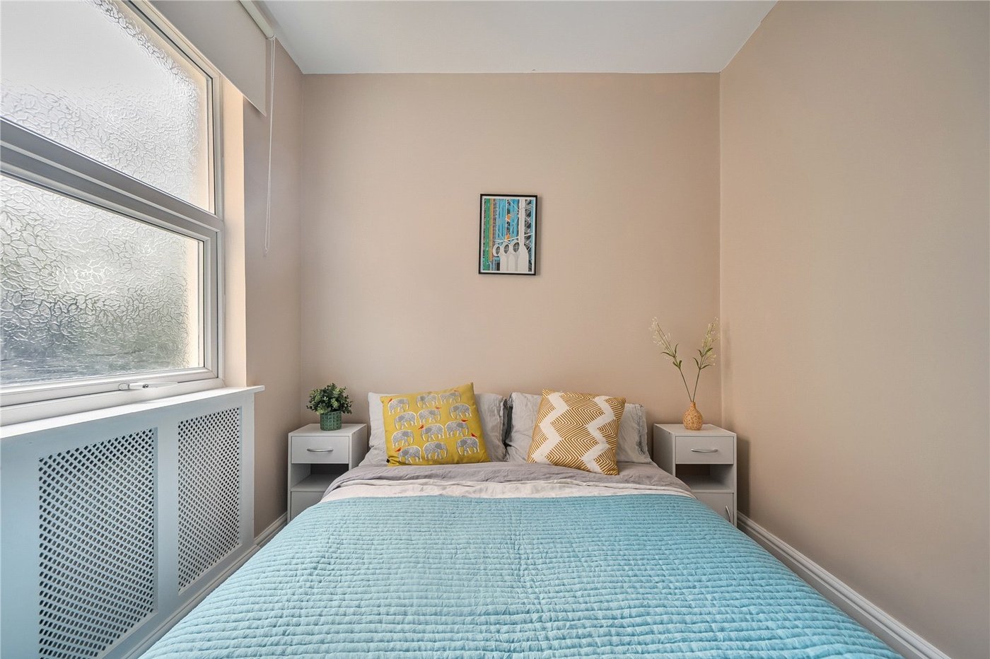 2 bedroom property for sale in London | Robinson Jackson