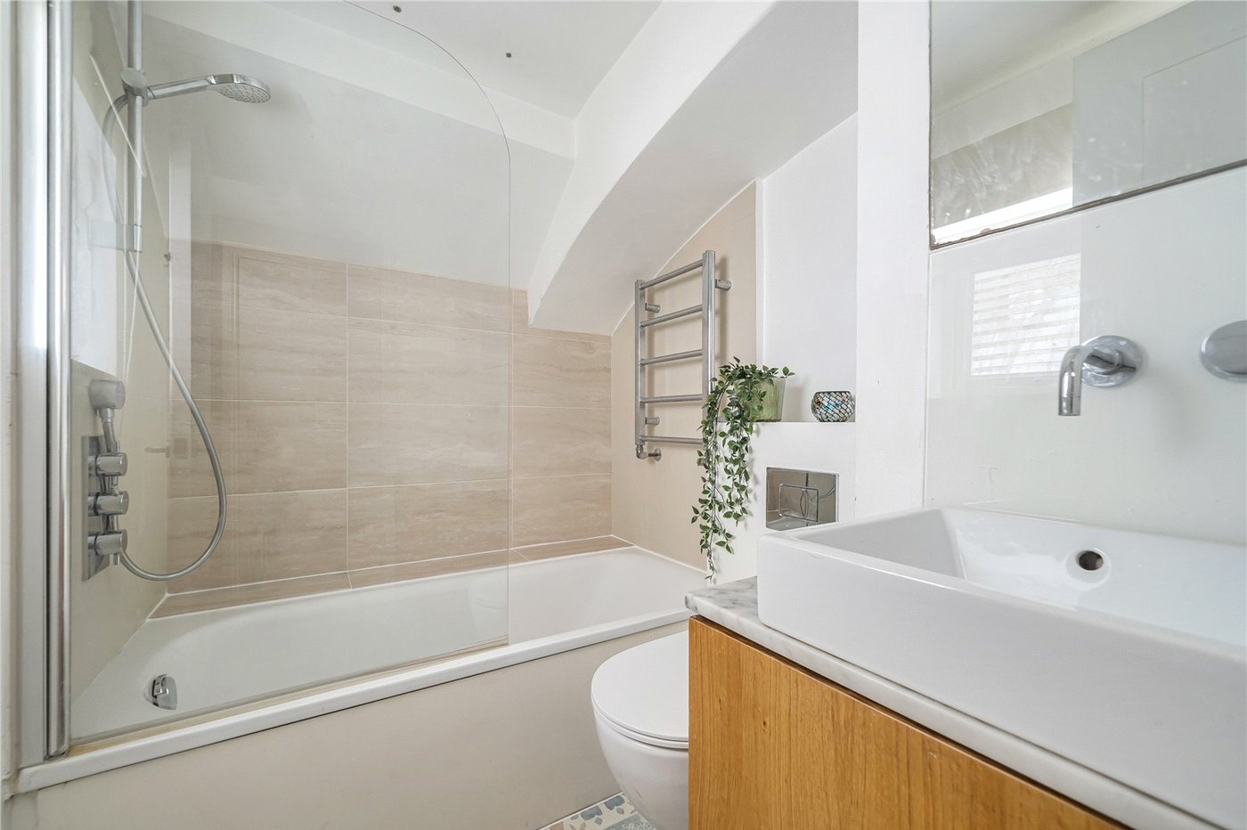 2 bedroom property for sale in London | Robinson Jackson