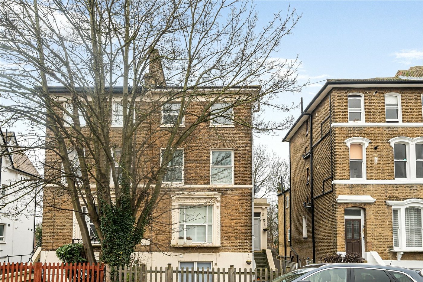 2 bedroom property for sale in London | Robinson Jackson