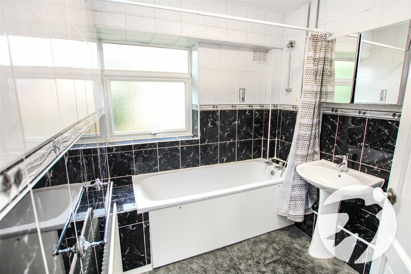 2 bedroom property for sale in London | Robinson Jackson