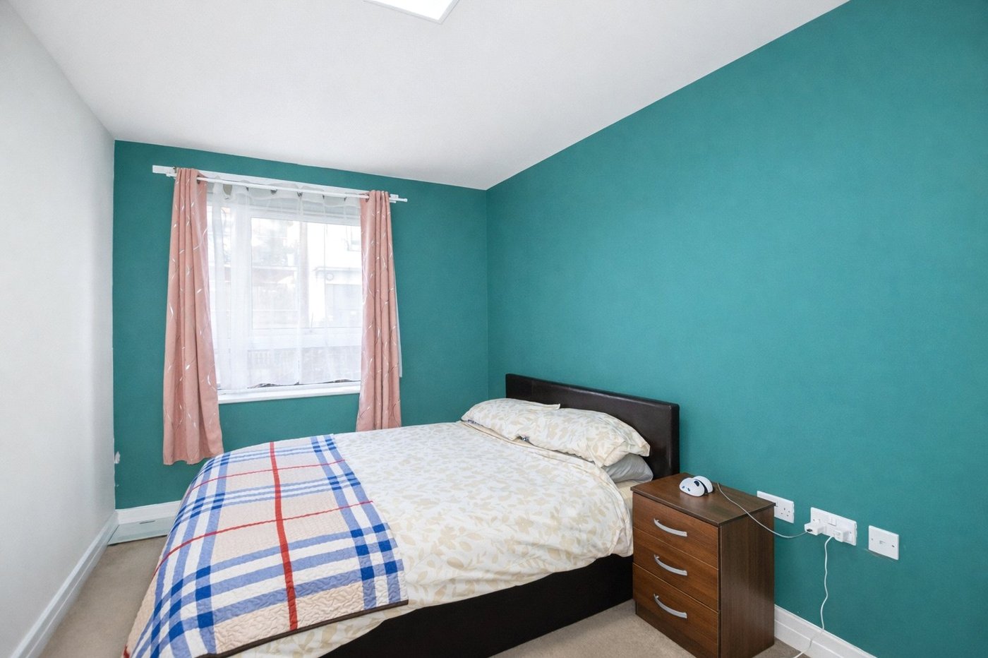 3 bedroom property for sale in London | Robinson Jackson