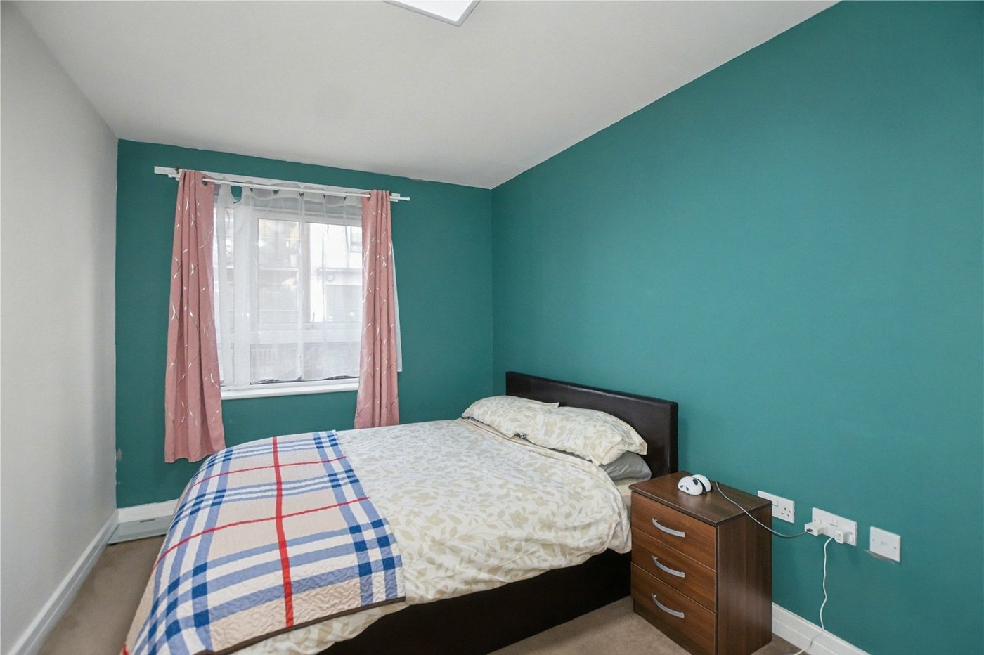 3 bedroom property for sale in London | Robinson Jackson