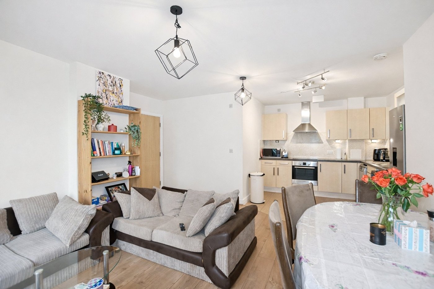 3 bedroom property for sale in London | Robinson Jackson