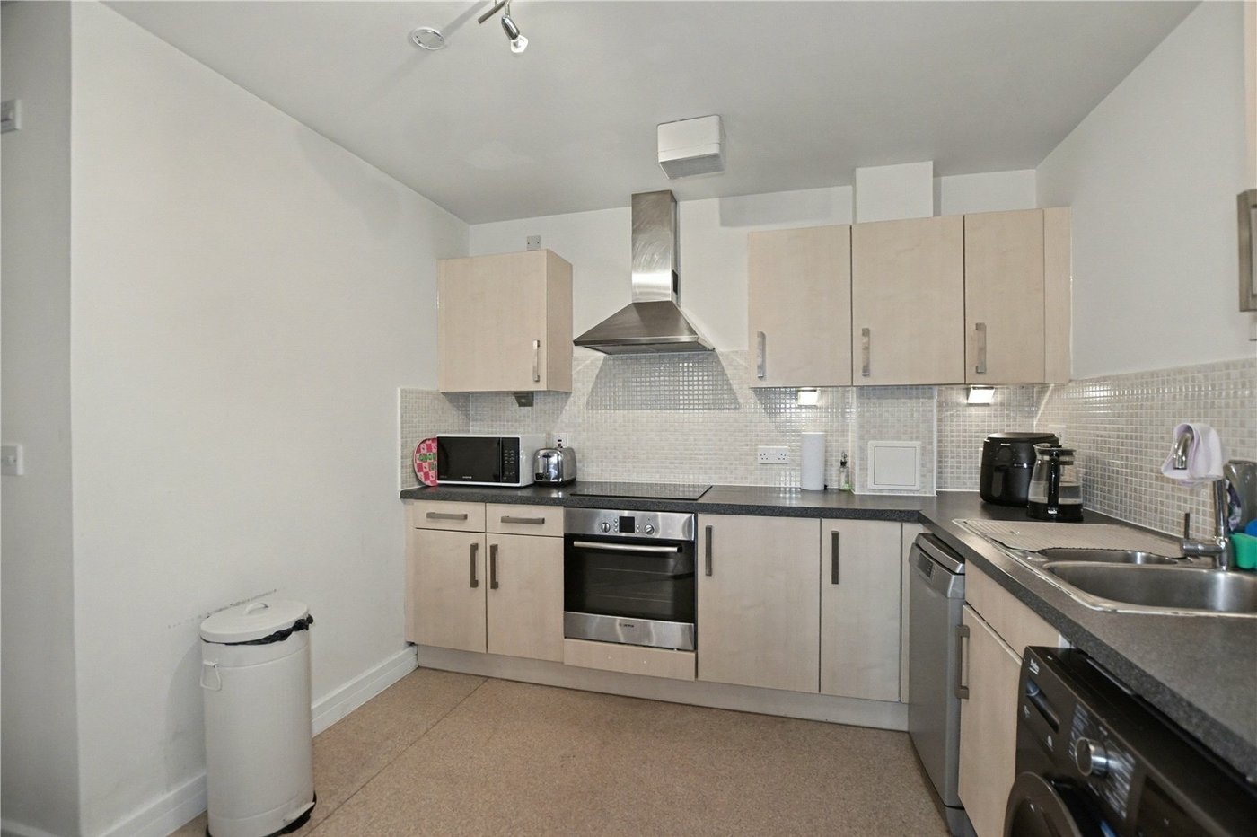 3 bedroom property for sale in London | Robinson Jackson