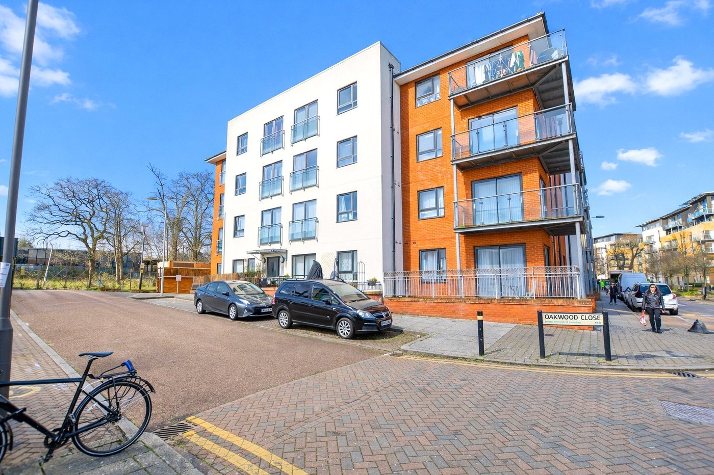 3 bedroom property for sale in London | Robinson Jackson