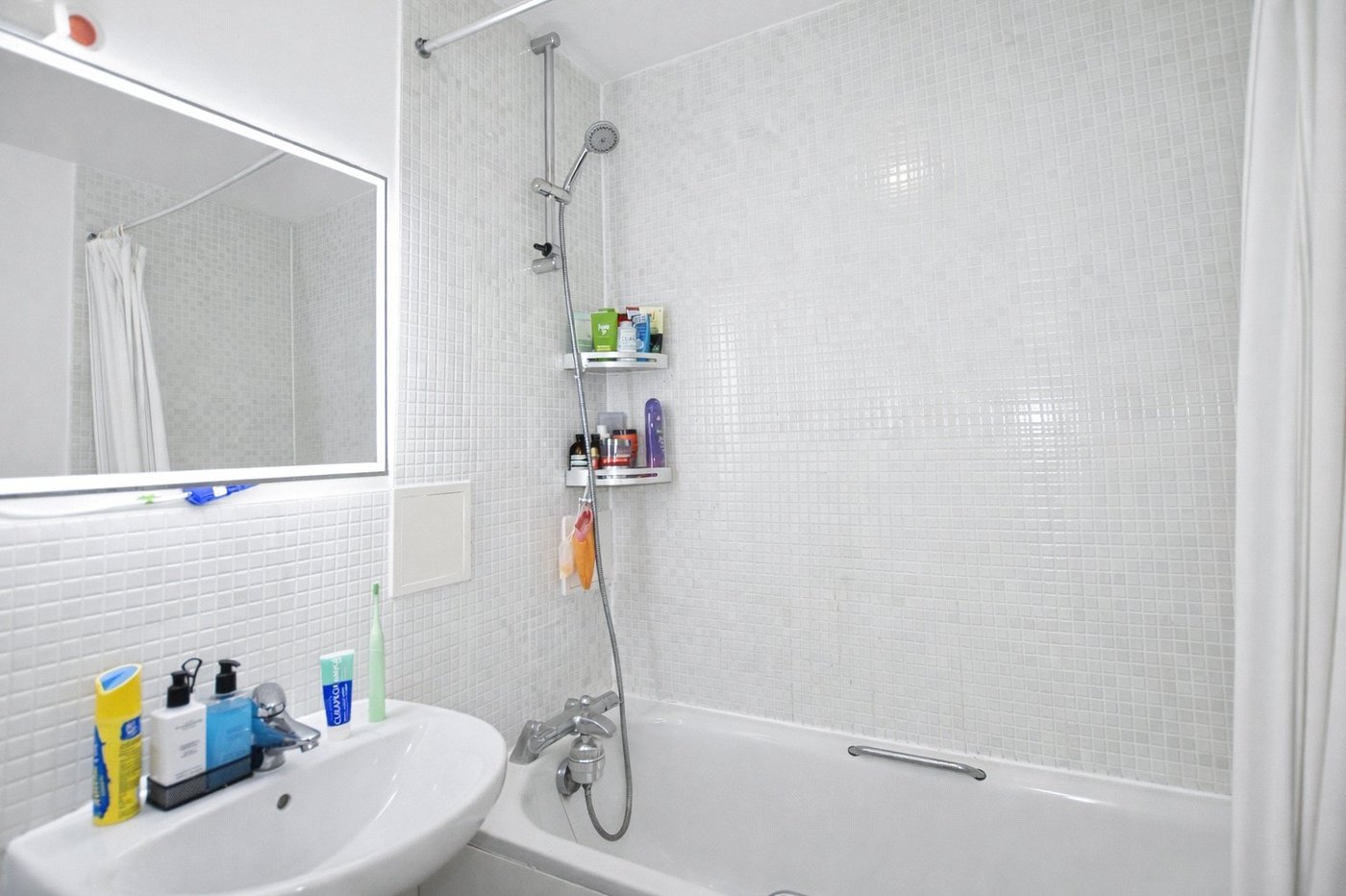 3 bedroom property for sale in London | Robinson Jackson