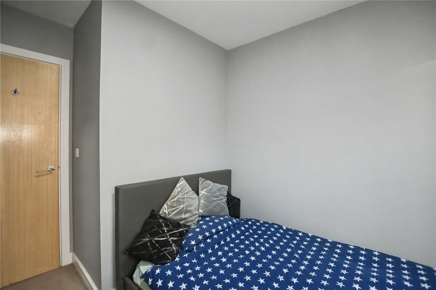 3 bedroom property for sale in London | Robinson Jackson